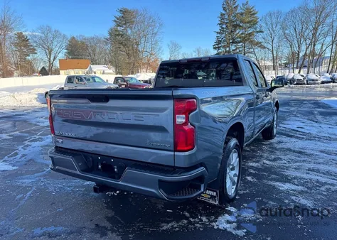 2021 Chevrolet Silverado K1500 Custom z USA, uszkodzony, nr VIN 1GCRYBEK5MZ360047